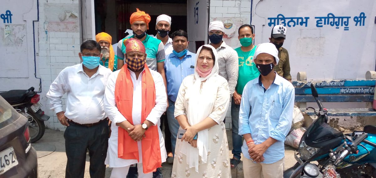 KuldeepKumarAAP's tweet photo. कोरोना जैसी महामारी में दिल्ली के सभी गुरुद्वारों ने अहम भूमिका निभाई।। आज कोंडली विधानसभा में गुरुद्वारों में माथा टेका और @DCPCR की सदस्य @RanjanaPrasad8 जी के सहयोग से देशी घी के टीन लंगर सेवा में प्रदान किये।। https://t.co/pvzVDiROQF