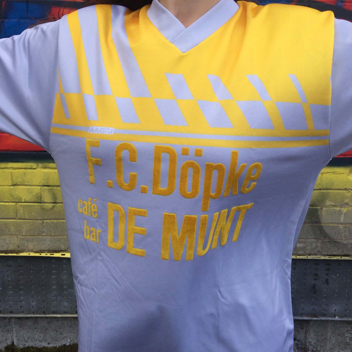 footballkitbox's tweet photo. #kitboxVINTAGE https://t.co/bJXKbKqRdI