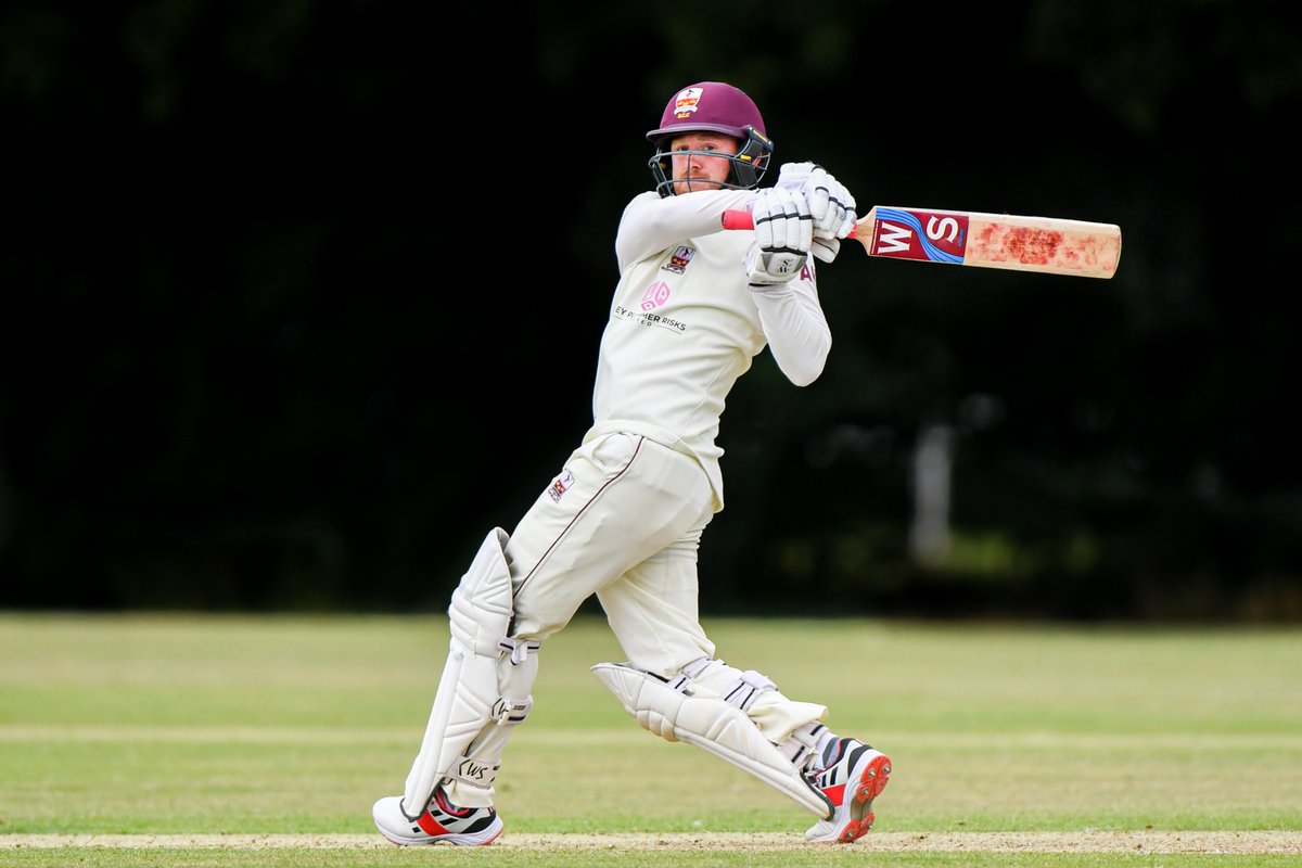 Jbowag's tweet photo. #sameshot #sameperson #blackandwhite #colour #actionshot #edited @Westy_14 of @Brentwood_cc yesterday v @Chelmsford_CC @briancjeeves @EssexCricket @EssexLguCricket @EssexCCB https://t.co/DTCJzKTvTX