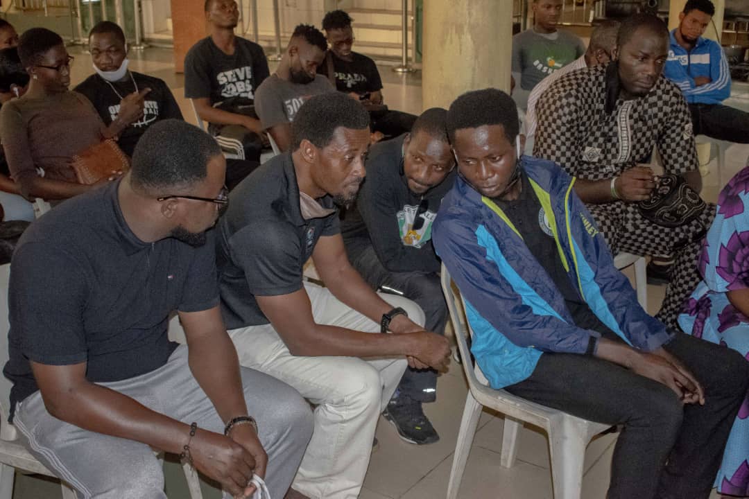 nbbfonline's tweet photo. When death comes and takes our loved ones,  it leaves our homes and hearts lonely and dry.

We then, wonder how others prosper.

But, be rest assured, we will understand better at the end

A condolensce visit was paid to the family of late Rasaq Okedeyi by stakeholders. https://t.co/r1ji4BE2Ka
