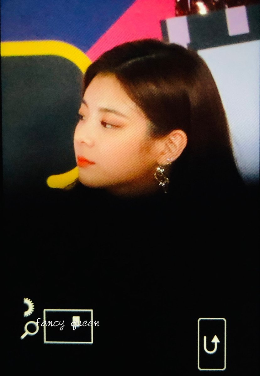 fancyqueen0721's tweet photo. 200726 드림콘서트 프리뷰
#있지 #ITZY #리아 #Lia https://t.co/X3Z1caBxs1