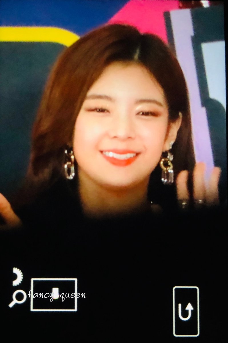 fancyqueen0721's tweet photo. 200726 드림콘서트 프리뷰
#있지 #ITZY #리아 #Lia https://t.co/X3Z1caBxs1