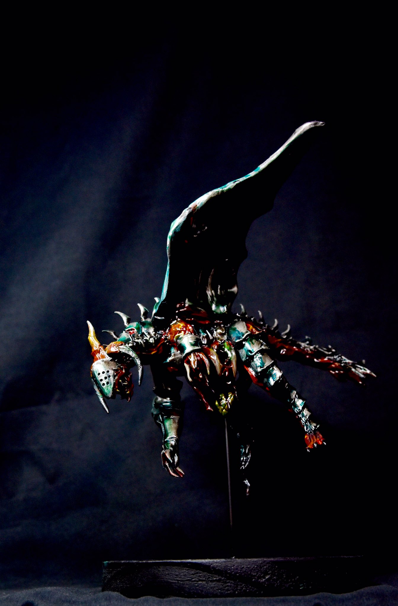 まさむね Twitterissa モンハン世界の禁断の古代兵器 イコール ドラゴンウェポン のフィギュアを作りました ーーー竜大戦 時代に人類が竜30頭の素材を使用し製造した造竜兵器 この兵器をきっかけに竜と人類の大戦争が始まり両者滅亡寸前までいたった