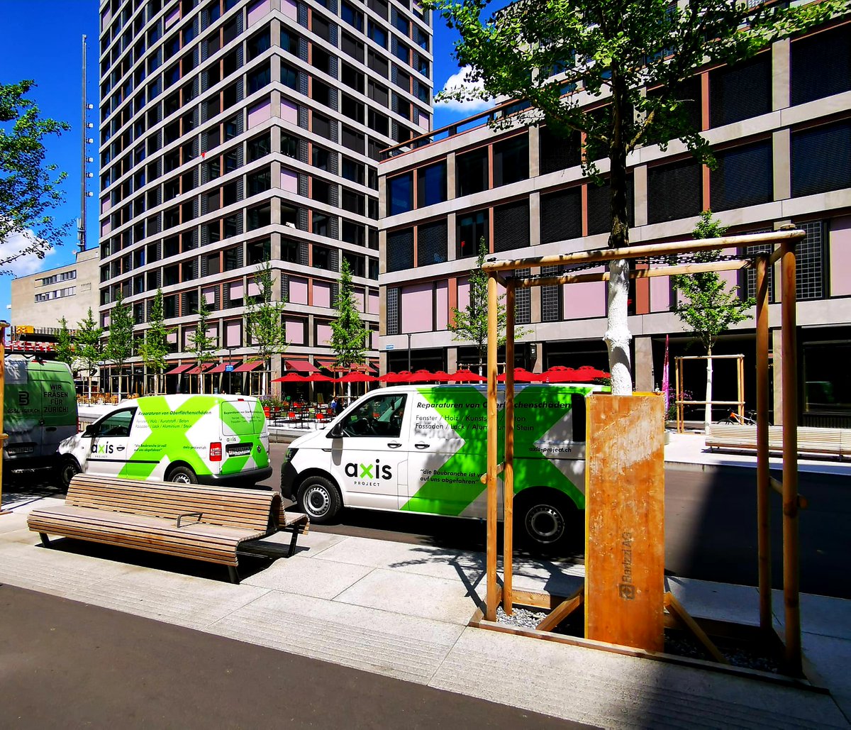 axis_gmbh's tweet photo. Bau Spot-Repair an der Europaallee in Zürich bei Google & Co. Kratzer und Bauschäden werden an diversen pulverbeschichteten Pfostenriegel-Fassadenelemente, Eingangstüren und Fensterprofilen baukosmetisch durch AXIS Project saniert. #axisprojectschweiz #google #yuanda #zürich https://t.co/IyTOnHGL3R