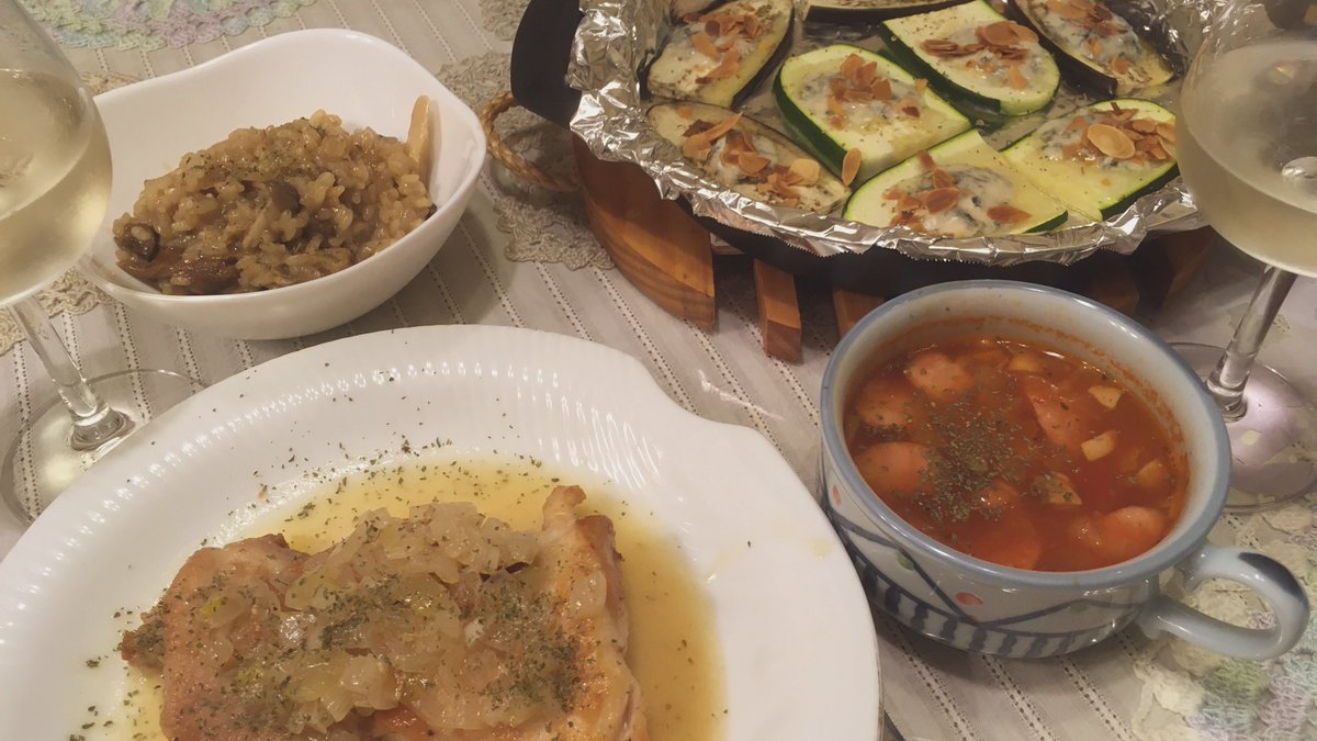 coucouTaec's tweet photo. yummy dinner with sparkling wine 😋
#thankstohubbychef #homemadeitalian #avecspumante https://t.co/10JW8xsDtX… https://t.co/LCc4FZBCQz