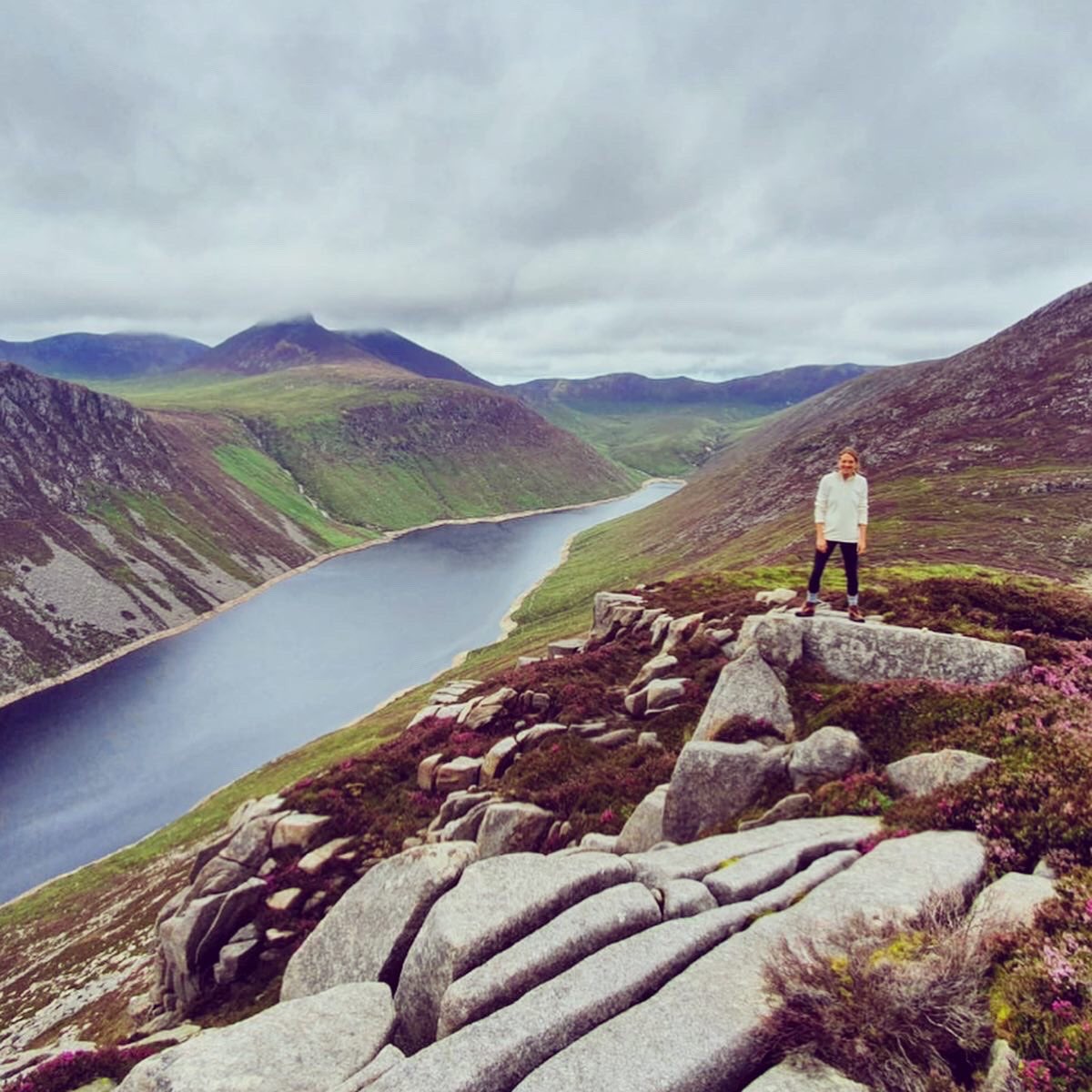 Jessk207's tweet photo. Mourneing my 20s in opulence. 30 isn’t so bad. Got some fresh air, delicious seafood &amp; ID’d buying gin 😂 #binian #mournes #slievedonardresort https://t.co/LZu6HO2kGt