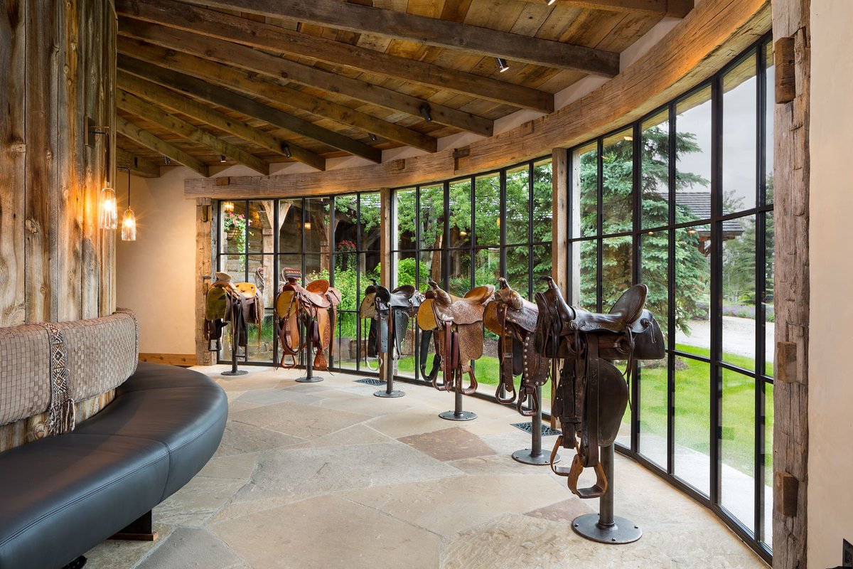 steel_windows's tweet photo. Showcasing those tranquil views through delicate sight lines never means sacrificing strength or integrity. Optimum Window's custom steel assemblies allow for creativity and personal inspiration to match your home. #MountainStyle
#DesignInSteel
@millerroodell
@montanasashanddoor https://t.co/m79SuSJa2i