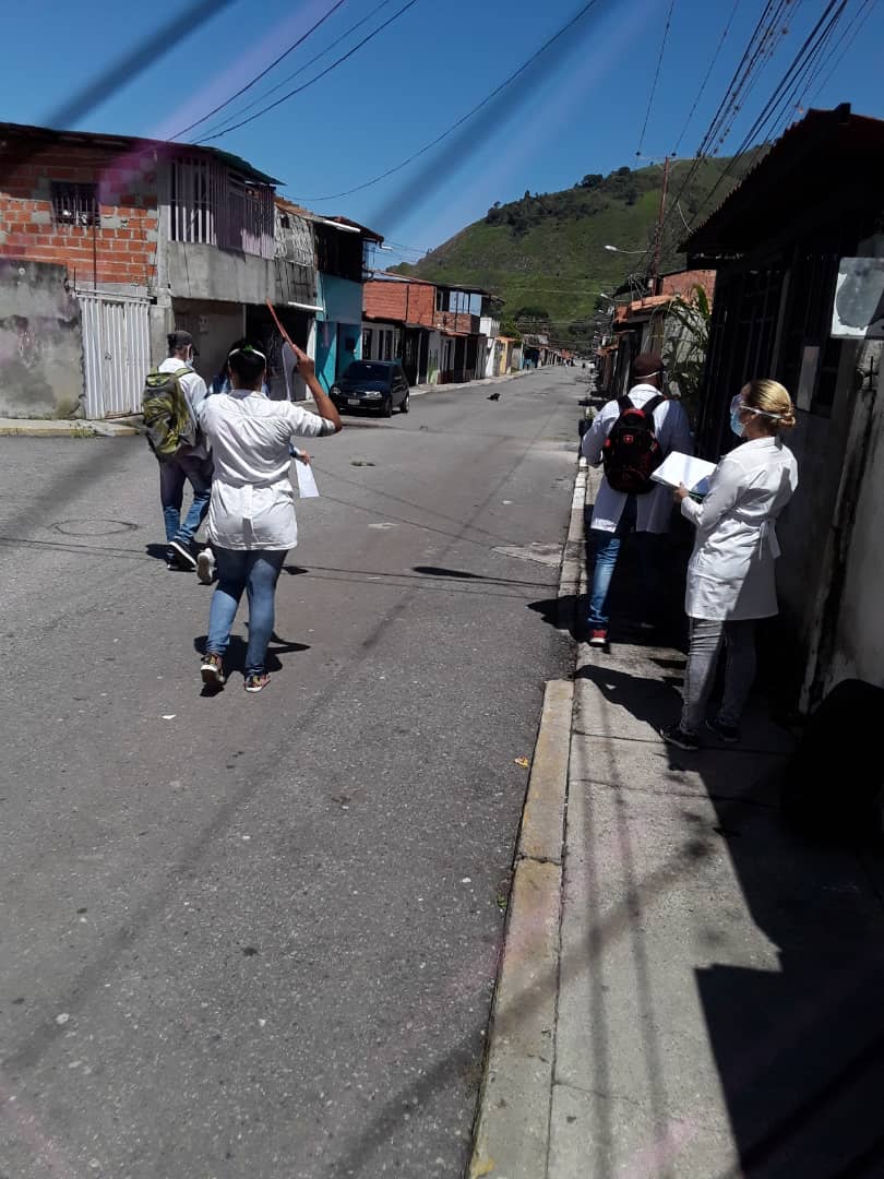herislandy's tweet photo. Que más gratificante en estos tiempos para celebrar el #26DeJulio. El combate contra este enemigo invisible es nuestro 26. @cubacooperaveME @JulitoVenCub @DrReinoldgm @OrlandolvarezA5 https://t.co/yKSsY56FuQ