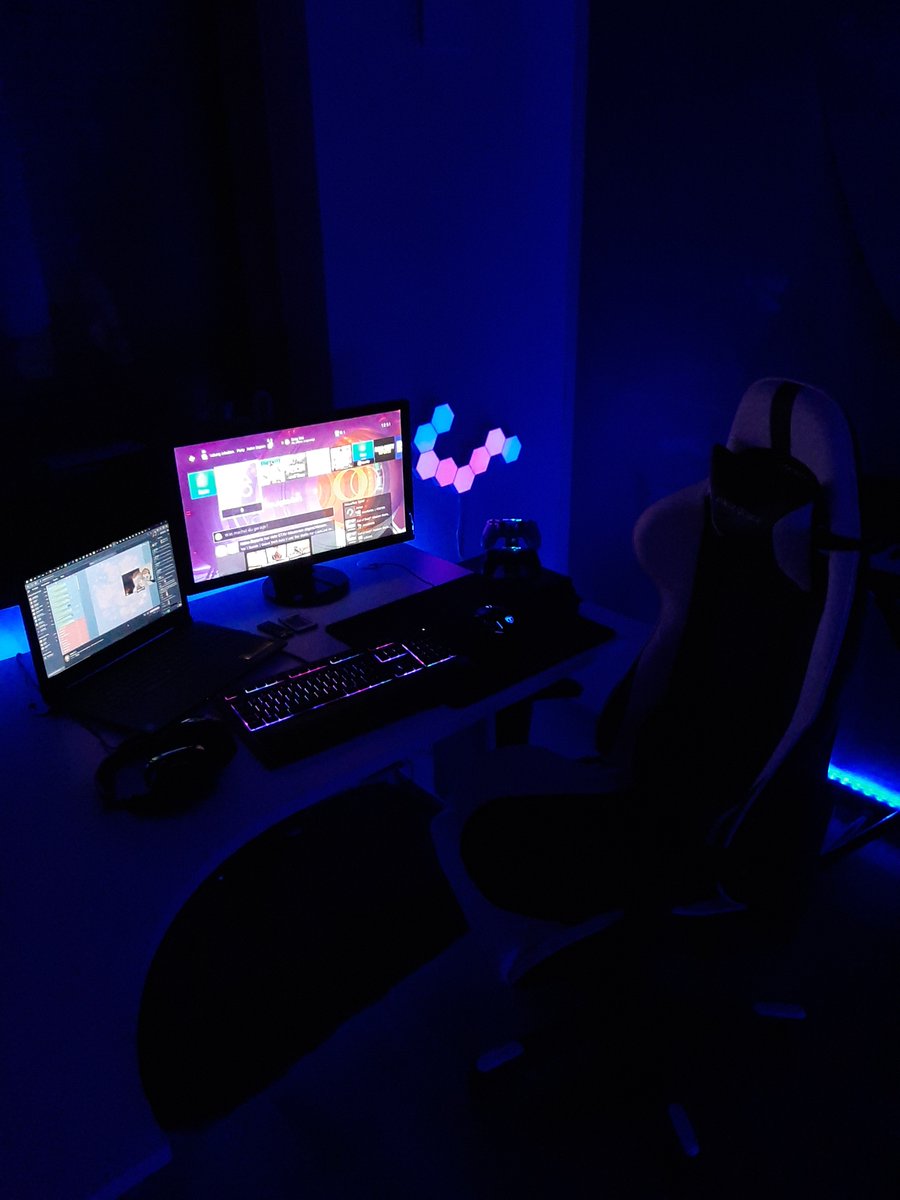GregorH13's tweet photo. @mcky_tv #elitesetup noch nich ganz fertig (Gaming PC is in Planung) https://t.co/LoGaCR89AA