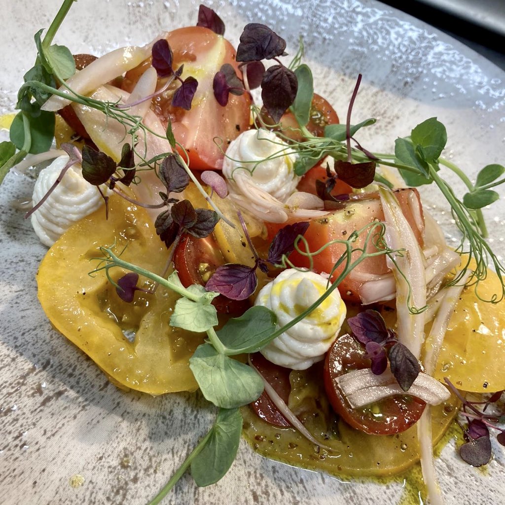 The tastiest Heritage Tomato Salad you’ll ever eat! Look at those colours 😍 

Isle of Wight tomatoes, fresh herbs, goats cheese &amp; 10 year balsamic vinegar makes for the perfect summer dish 👌

#tomatosalad #summerfood #eatingout #gastropub #sherborne
