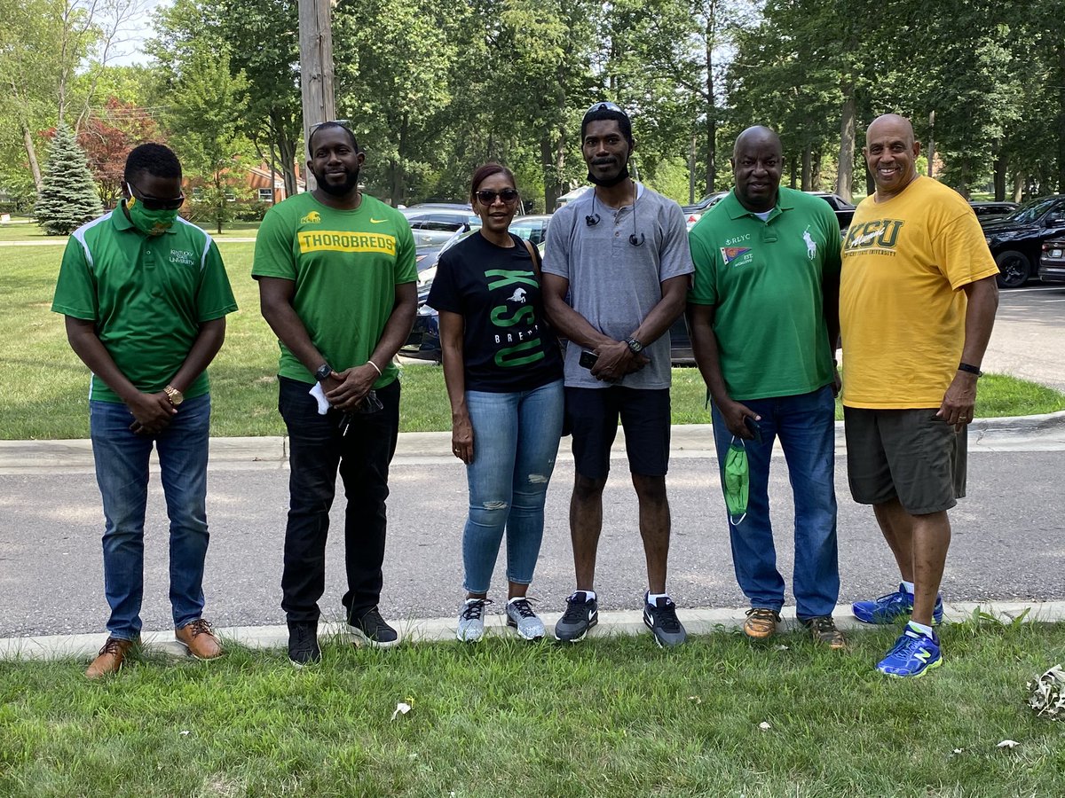 Brown_MonaLisa_'s tweet photo. We had a great time with Detroit Alum yesterday!!! @DrMCB2 brought his team and surprised us all!!! Thanks for coming Doc!!!! KSU loves you!! 💚💛 https://t.co/GC5AaOD9HO