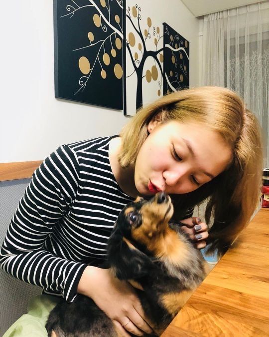 revewols's tweet photo. yeri + byulroo = 😘🐶 https://t.co/cqvkzUBVTr
