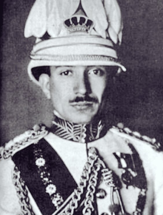 بادرة هاشمية،
الملك غازي بن فيصل بن حسين بن علي الهاشمي، وبأشراف غازي ابن فيصل الأول ملك العراق أمر، بنقل جثامين الصحابيان حذيفه ابن اليمان وعبدالله بن جابرالانصاري بعدان بداء نهر دجله بتأكل مرقدهم ودخول الماء ،
أمر بدفنهم جنب مرقد الصحابي سلمان الفارسي رض الله عنهم اجمعين.