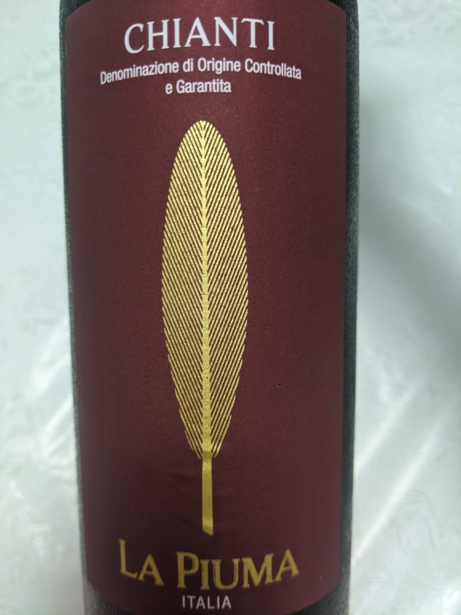 szk429429's tweet photo. #CHIANTI　安価なワイン🍷
さすがに深みがないかな〜と言ったところですが
スッキリしているとも💡
ワイン苦手な方は意外にこちらは良いかもしれません🤔
ローストビーフなどと相性が良いようです🍖
気軽にワインを楽しみましょう🍷

#晩酌 #赤ワイン #チーズ #スモークチーズ #ワイン初心者 #お酒好き https://t.co/OHMVBRzL4y