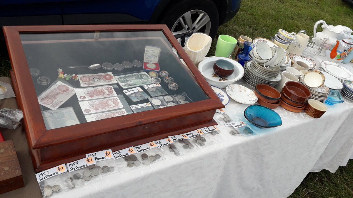 ebayhobbit's tweet photo. The sun is shining and enjoying a Carboot in Wolverhampton. ☀️ https://t.co/a95CRsLkIB
