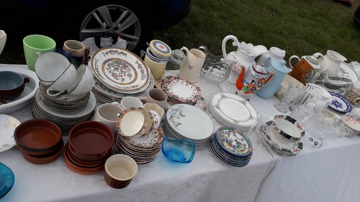 ebayhobbit's tweet photo. The sun is shining and enjoying a Carboot in Wolverhampton. ☀️ https://t.co/a95CRsLkIB