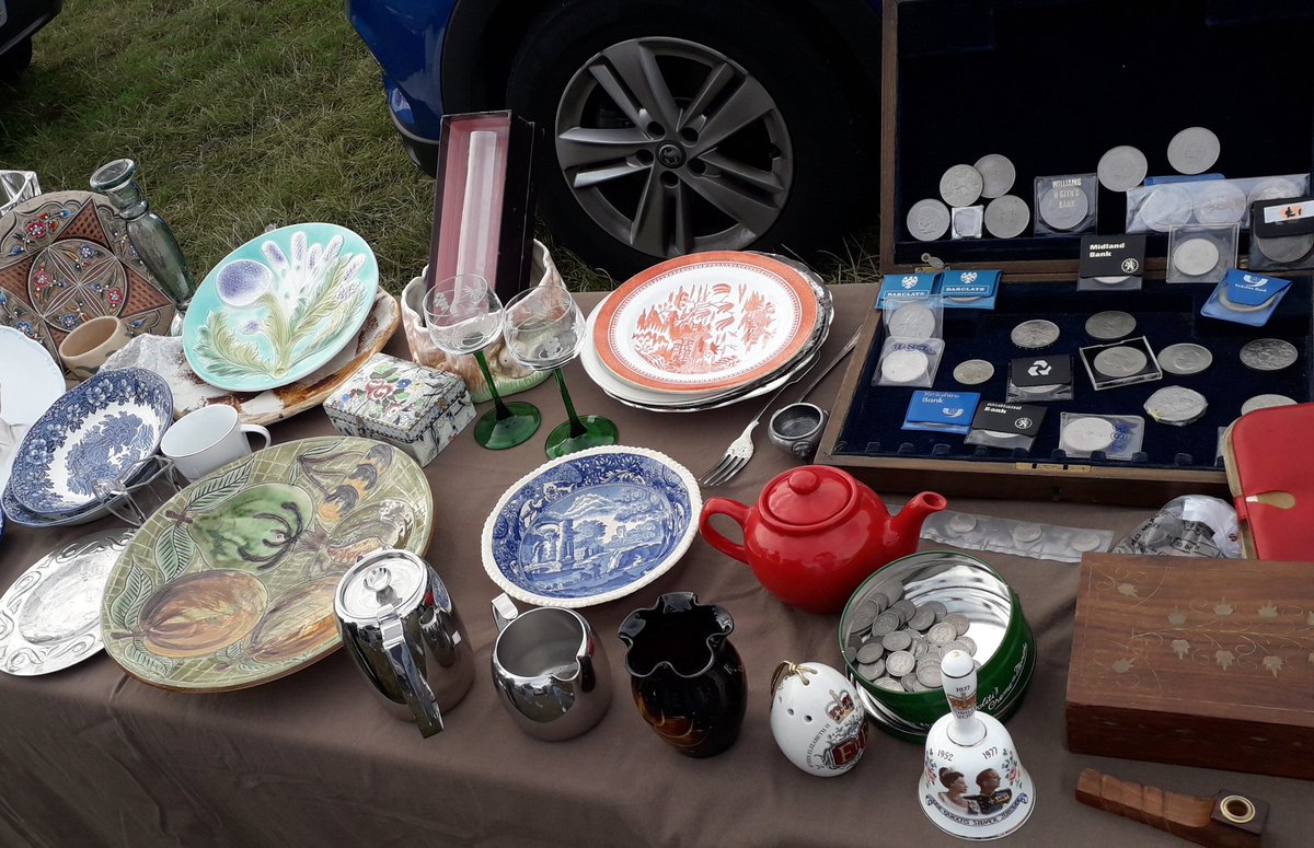 ebayhobbit's tweet photo. The sun is shining and enjoying a Carboot in Wolverhampton. ☀️ https://t.co/a95CRsLkIB