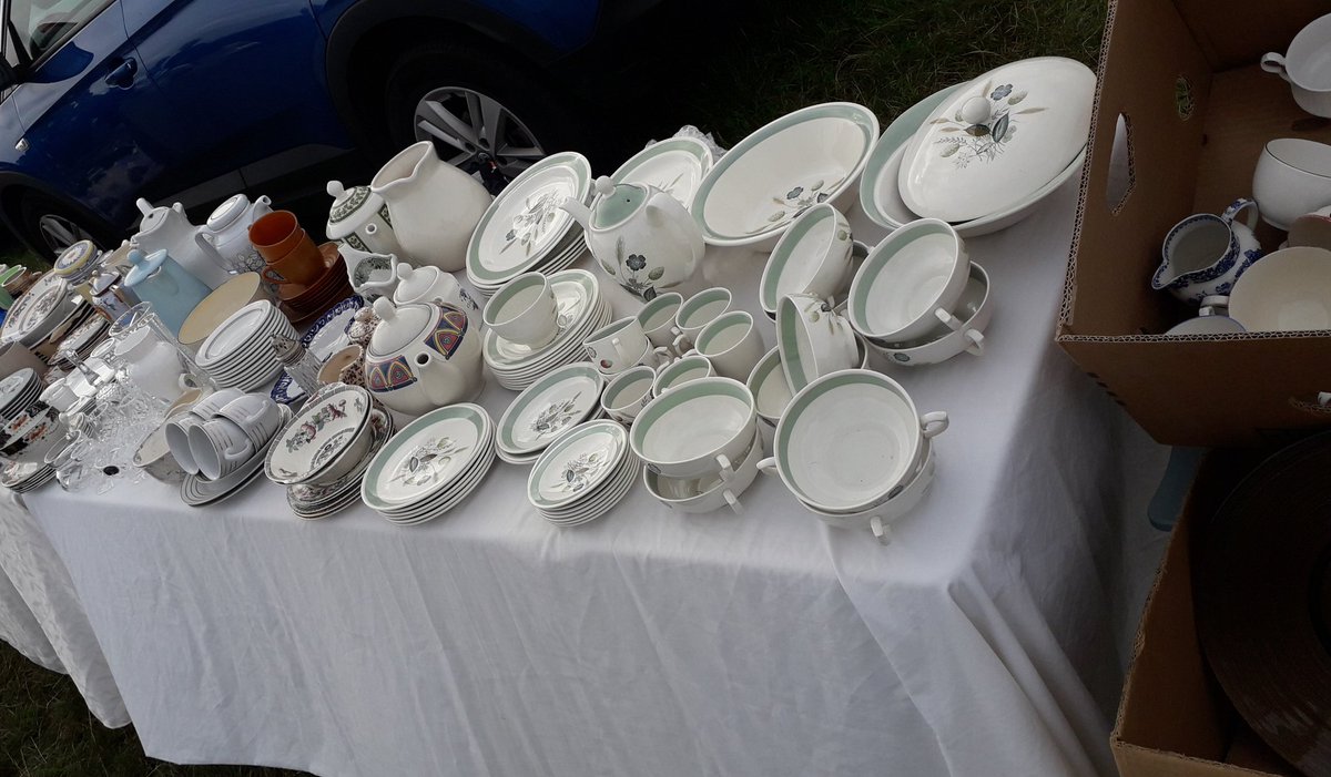 ebayhobbit's tweet photo. The sun is shining and enjoying a Carboot in Wolverhampton. ☀️ https://t.co/a95CRsLkIB