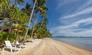 Sobering article about impact of pandemic on tourism in Thailand. Article doesn't address impact on domestic remittances - many working in tourism send money home to support families in rural areas. Such a huge ripple effect of tourism:  buff.ly/39sBL6W via <a href="/guardian/">The Guardian</a>