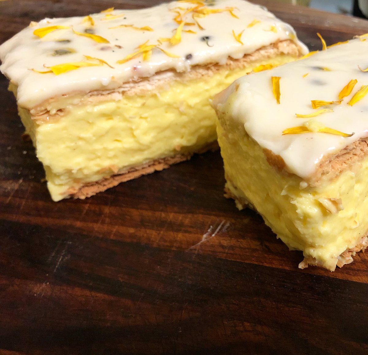 AngelaFleay's tweet photo. My latest vanilla slice creation. Lemon curd infused creme patisserie enriched with whipped butter and cream encased in homemade butter puff pastry 
Lemoncurd vanillaslice 😀 https://t.co/ov67TSbHsj