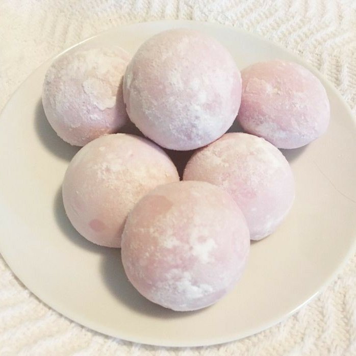 a thread of mochi;