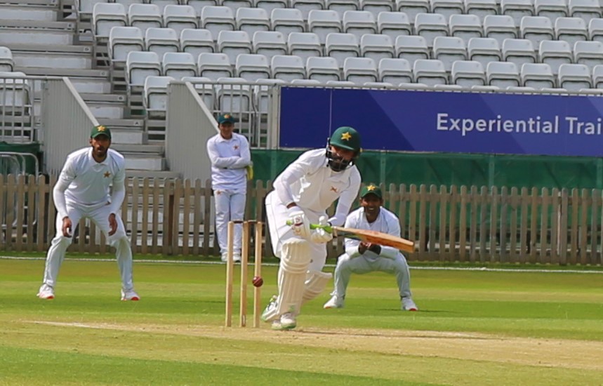 TheRealPCB_Live's tweet photo. Lunch Day 3

PCB Whites: 163 for 6 in 67 overs
Imam ul Haq 29 not out
Fawad Alam 43
Sarfaraz Ahmed 26
Fakhar Zaman 22

Shaheen Afridi 2-35
M Abbas 1-53 https://t.co/TAvvNfAzuV