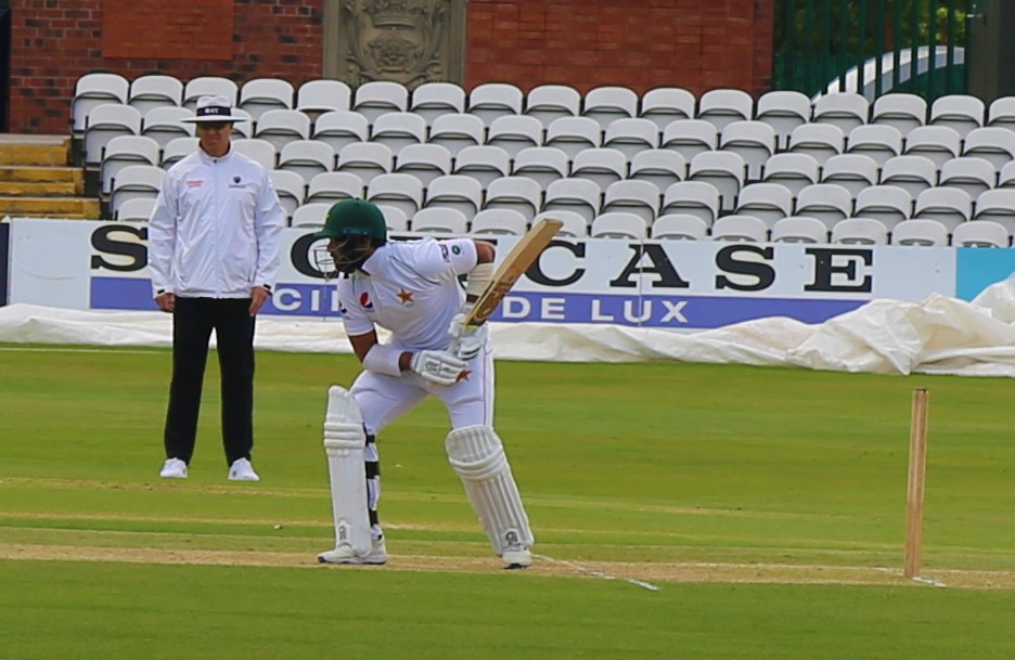 TheRealPCB_Live's tweet photo. Lunch Day 3

PCB Whites: 163 for 6 in 67 overs
Imam ul Haq 29 not out
Fawad Alam 43
Sarfaraz Ahmed 26
Fakhar Zaman 22

Shaheen Afridi 2-35
M Abbas 1-53 https://t.co/TAvvNfAzuV