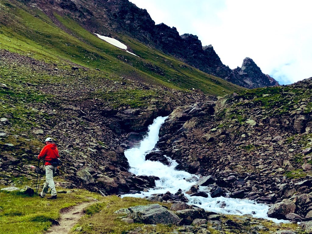 Klostertalfan's tweet photo. #Pitztal Bergbahn #Rifflsee in de tegen. Wandelen ri #Plodersee en om 10.00 op #AufderRiffle schijnt de ☀️😃 @Alpenweerman https://t.co/JlLeRfrQjN