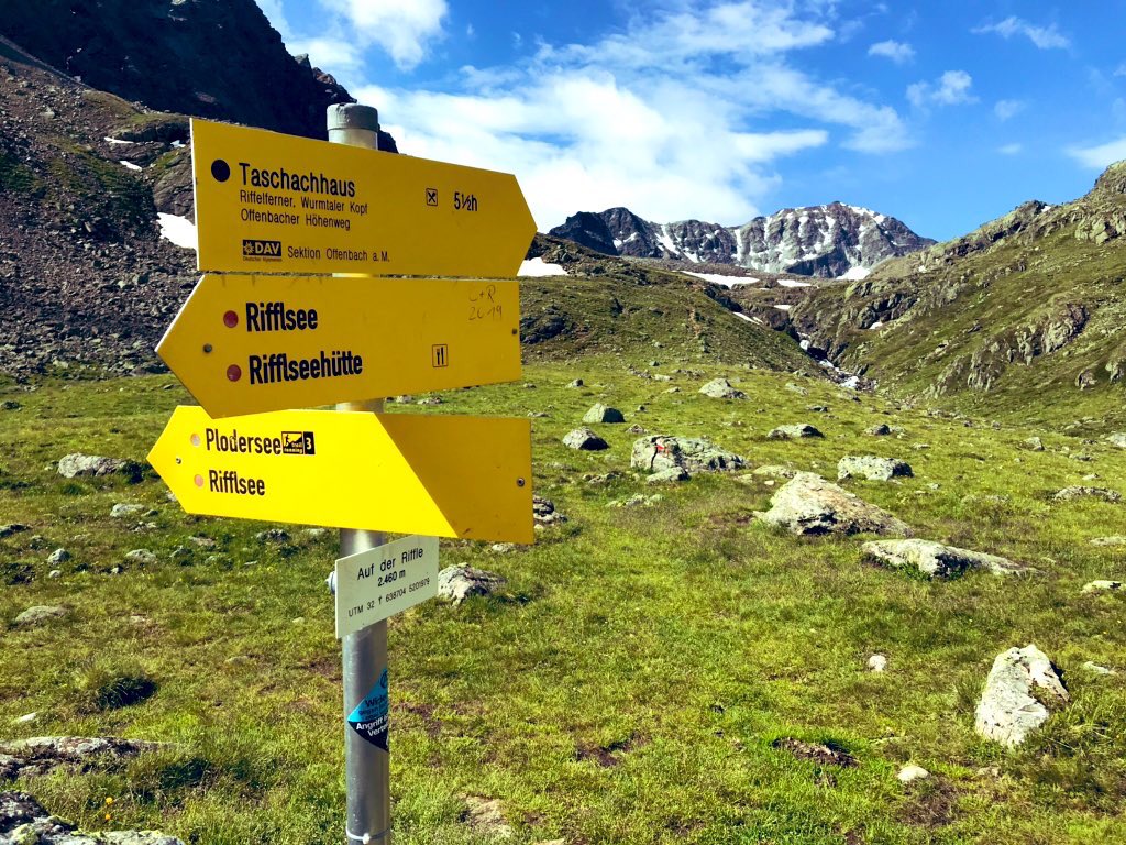 Klostertalfan's tweet photo. #Pitztal Bergbahn #Rifflsee in de tegen. Wandelen ri #Plodersee en om 10.00 op #AufderRiffle schijnt de ☀️😃 @Alpenweerman https://t.co/JlLeRfrQjN