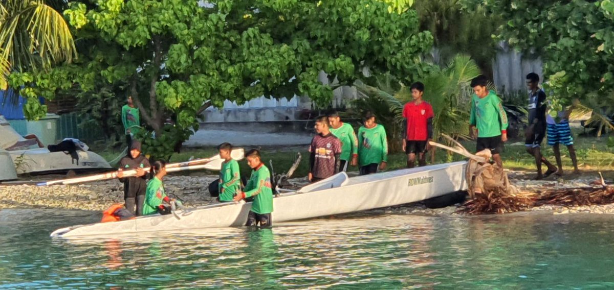 Rowmaldives's tweet photo. Fakhuruveri 55 vana minivan dhuvahuge thahuniyaa aai mubaarak  baadhee Dhivehi Rajjeyge Izzaiytheri Raeesul Jumhooriyyaa @ibusolih ashaai Dhivehi emmehaa lobuvethi rayyithunnah ariskuran. Maiy Allah mi wathan minivankan mathee abadhuge abadhah lahahtavaashi. Aameen #minivan55 https://t.co/BbecsVSxkx