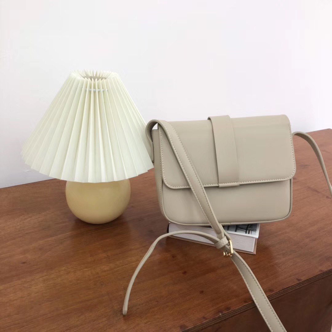 MyTasche's tweet photo. SALE❗️ SALE ❗️
Emily messanger bag
1- RM39, 2-RM59
Ready stock ✅
#handbag #slingbag #handbagmurah #totebag #backpack #longchamp #taschemy #sayajual #jomberniaga #bazarpaknil #twtpromote #RTdanSebar @RTNiaga @twt__promote @Twt_Product @RTdanSebar @_SayaJual https://t.co/UkRxheOux2