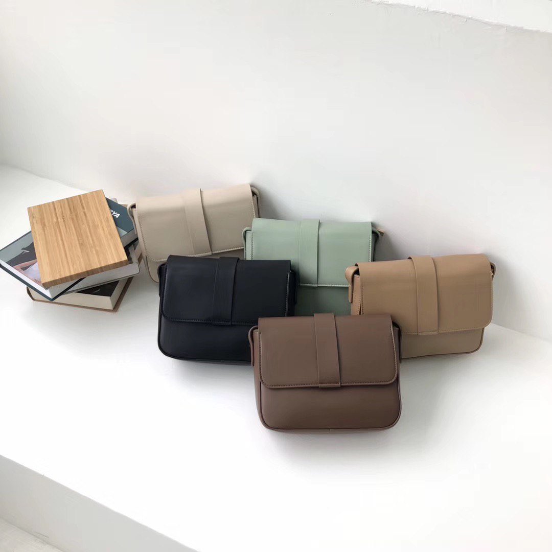 MyTasche's tweet photo. SALE❗️ SALE ❗️
Emily messanger bag
1- RM39, 2-RM59
Ready stock ✅
#handbag #slingbag #handbagmurah #totebag #backpack #longchamp #taschemy #sayajual #jomberniaga #bazarpaknil #twtpromote #RTdanSebar @RTNiaga @twt__promote @Twt_Product @RTdanSebar @_SayaJual https://t.co/UkRxheOux2