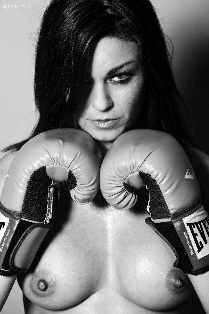 sarahsexyred10's tweet photo. Sunday Funday.... Wanted to say thanks to all who and have supported me along the way all my fans all producers everyone I appreciate everyone of you !!!! #grateful #success #fans #sunday #session #model #wrestler #strong #dominate #kickyourbutt https://t.co/ZEXJf7YLH3