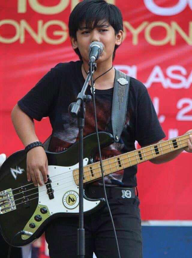 dipuungg's tweet photo. si nuca random besok genap 18th yeay akhirnya umur kita samaan🤟🏻, happy birthday ya mas nunuu slalu menjadi pribadi yang bersahabat dan slalu menebarkan positif vibe! sehatsehat dan bahagia selaluyaa love u! @NucaIdol10 💙🖤💙🖤 #NucaTurned18th #Nuca18History https://t.co/uuINIKmXnW