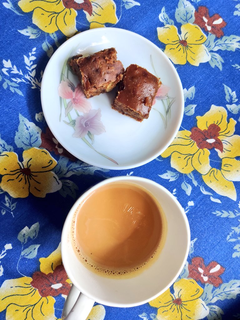 Arpitaappu's tweet photo. #madhatterteaparty 
With homemade #nutcake
And #masalachai https://t.co/1o7E1NTnEa