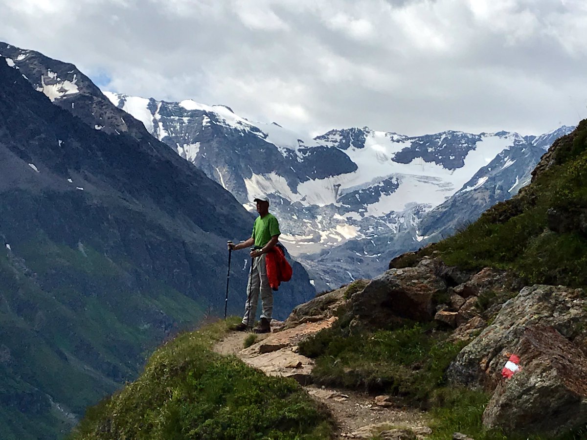 Klostertalfan's tweet photo. Bijna hele dag zon mey af en toe wolkje: #Pitztal #Rifflesee #Plodersee #Fundaerhöhenweg #Taschachalm 😍🥾🏔 #hiking https://t.co/1TDOmhl74y