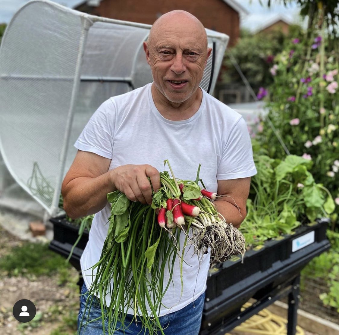 vegepod's tweet image. Check my harvests from the #Vegepod so far this season.
Lovely ramrod spring onions, french breakfast radishes, beetroots, broc and spinach to make Popeye happy! 💪
Reposting @muddybootz.co.uk 🇬🇧 
#Podtoplate #patchtoplate #harvest #raisedgardenbed #growyourown #growfood #garden