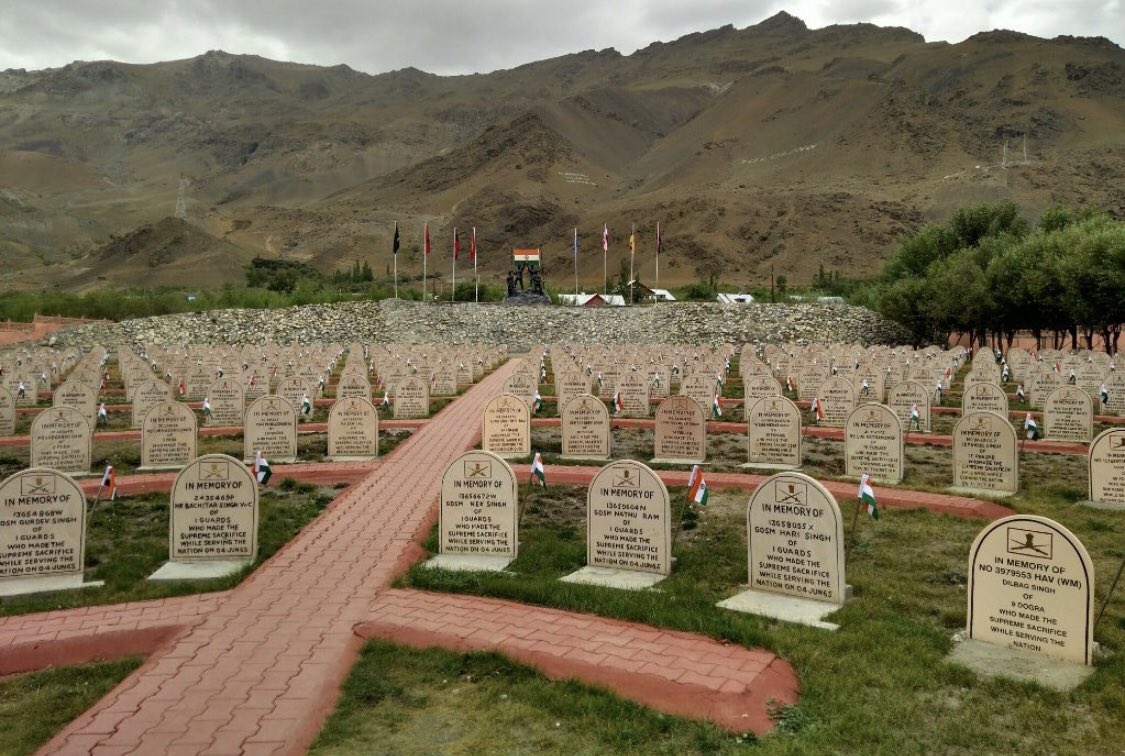 sunilJbhat's tweet photo. My tributes & respects to our brave soldiers who made the supreme sacrifice of their lives in #KargilWar 💐🙏🇮🇳 I also salute the families of our bravehearts 🙏
Light a candle tonight in the memory of the heroes of icy heights of #Kargil 🙏 #KargilVijayDiwas #21YearsOfKargilWar https://t.co/jWouoBsCW1