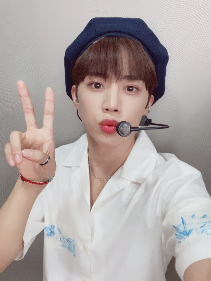 WE_THE_BOYZ's tweet photo. [선우] 예쁜 착장👕👕 https://t.co/xkhIOVfbtv