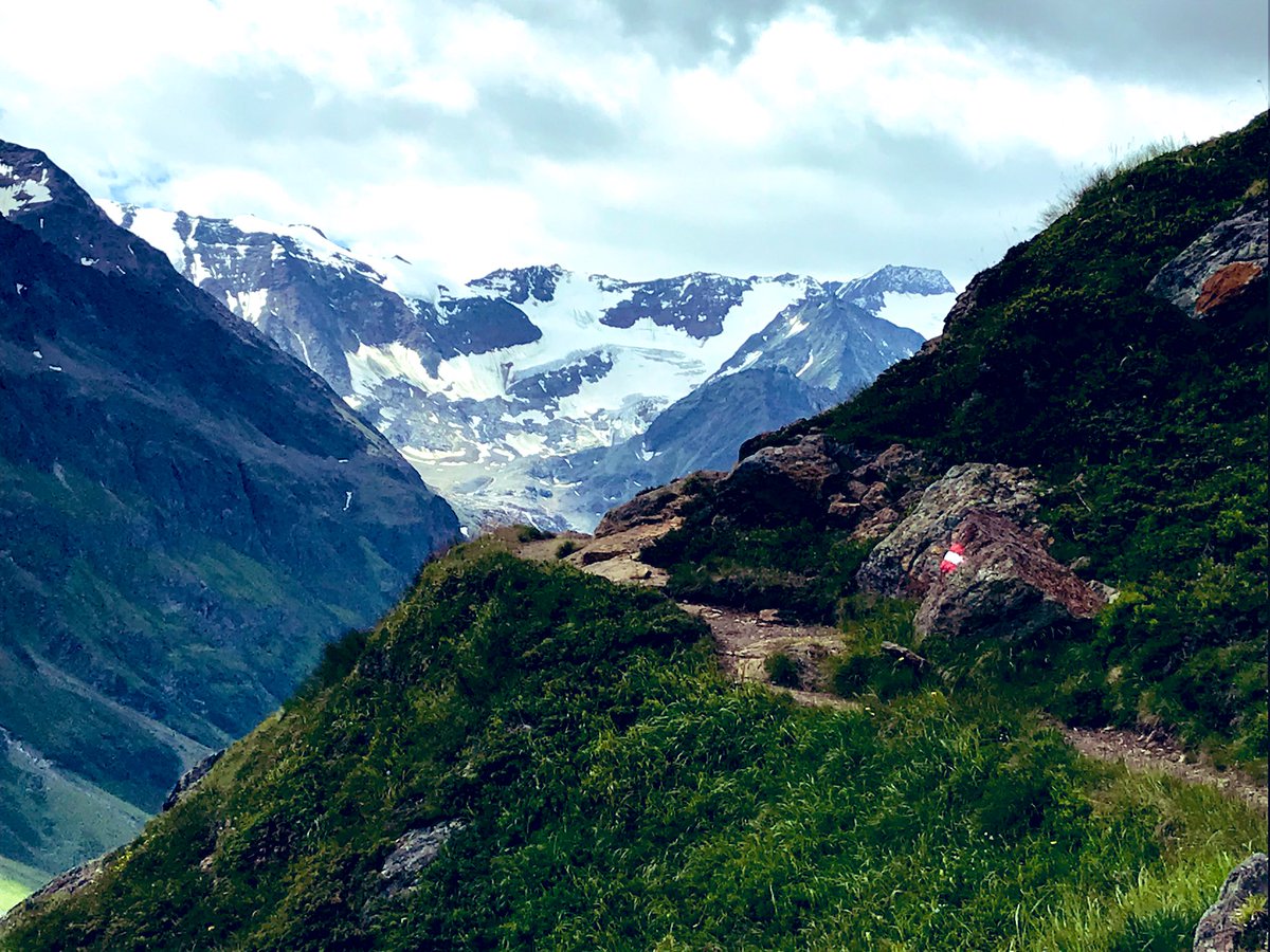 Klostertalfan's tweet photo. 3/3 Prachtige alpine wandeling (5 1/2 uur) #Pitztal #Rifflesee #Plodersee #Fundaerhöhenweg #Taschachalm 😍🥾🏔 #hiking https://t.co/vsgpxsGvbb