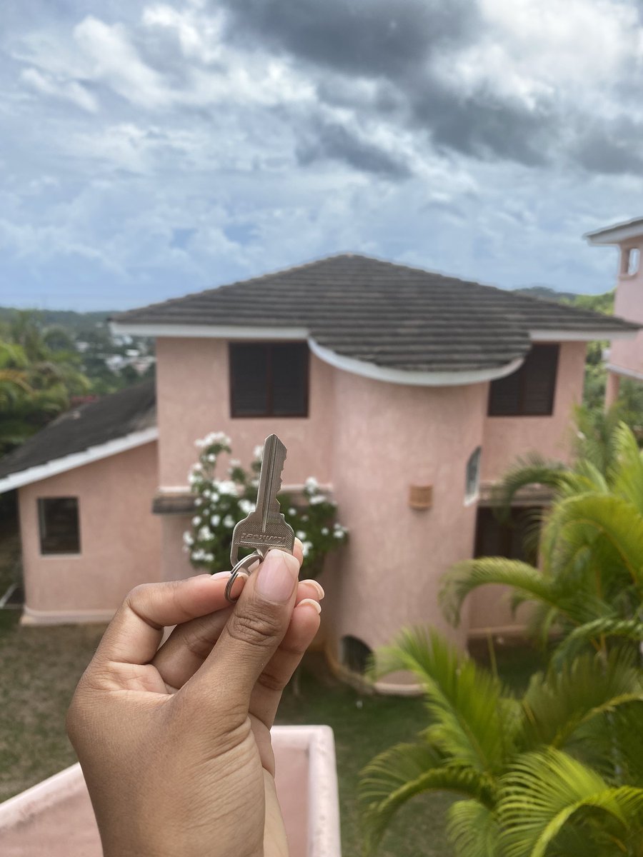 thelunasoleil's tweet photo. I SIGNED MY LEASE IN THE DOMINICAN REPUBLIC YALLLLLLL 🙌🏽 🗣GOD IS SOOOOO GOOD 🙌🏽✨ https://t.co/kMEx4Gqc00