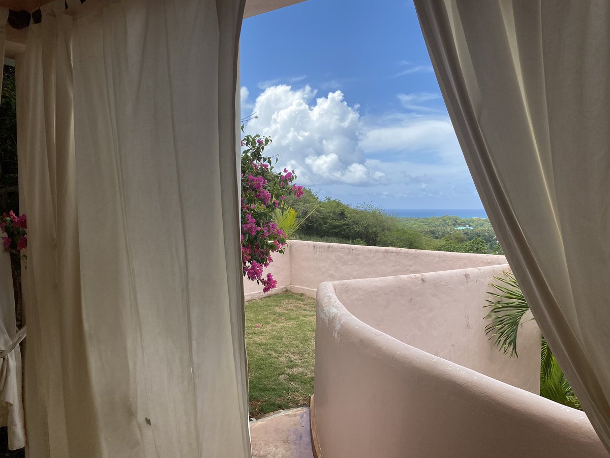 thelunasoleil's tweet photo. I SIGNED MY LEASE IN THE DOMINICAN REPUBLIC YALLLLLLL 🙌🏽 🗣GOD IS SOOOOO GOOD 🙌🏽✨ https://t.co/kMEx4Gqc00