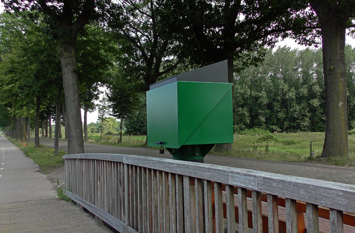 HeijdenJozef's tweet photo. Meetstation waterkwaliteit Groote Beerze

Een #meetstation in de waterloop van de #GrooteBeeze, aan de brug tussen Casteren en Netersel monitort continu de waterkwaliteit en de hoeveelheid water die passeert.

@BoswachterFrans @Brab_Landschap @waarneming @IVNNederland @wddommel https://t.co/6uF6cZO4Rj