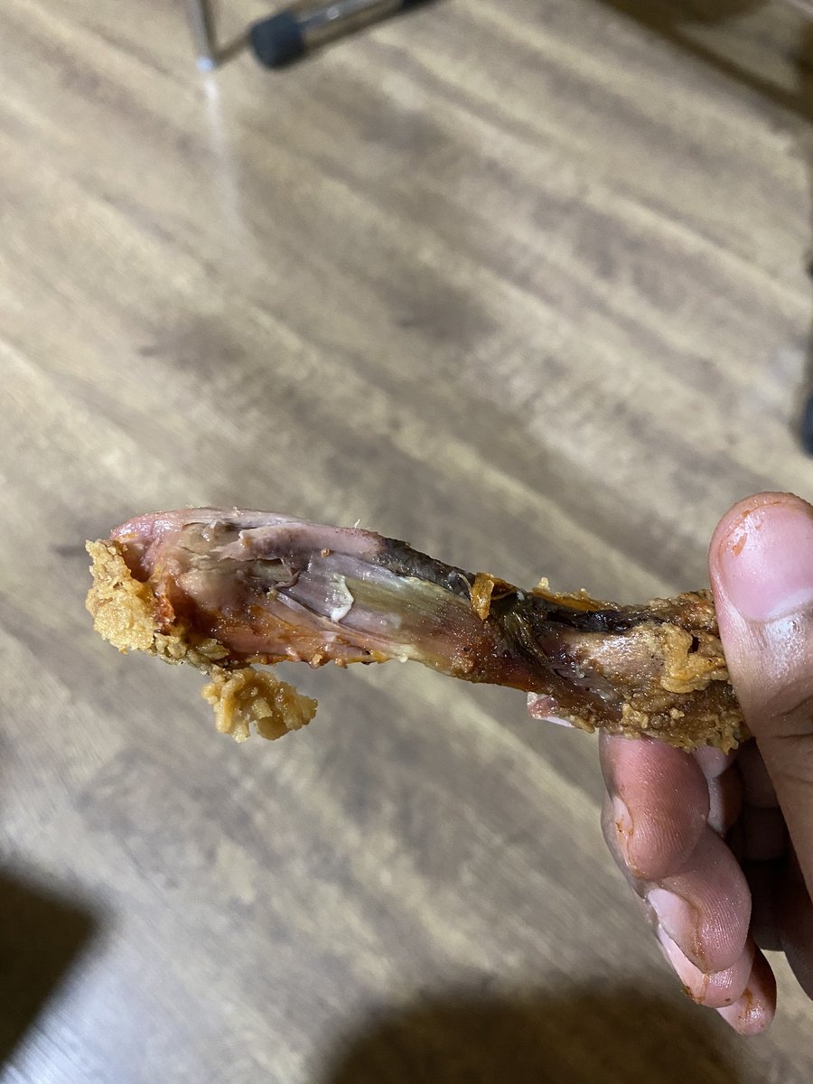 simaabsen's tweet photo. @KFC_India you have successfully achieved this level of quality in most of your #Mumbai stores. And the best part is the store doesn't even have a number to complain! Thanks for maintaining your great standards across the world and giving this to #India 

PS:- It stinks too! https://t.co/5Kjsb0zefk