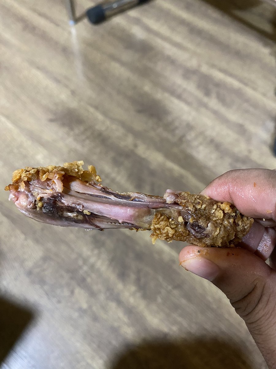 simaabsen's tweet photo. @KFC_India you have successfully achieved this level of quality in most of your #Mumbai stores. And the best part is the store doesn't even have a number to complain! Thanks for maintaining your great standards across the world and giving this to #India 

PS:- It stinks too! https://t.co/5Kjsb0zefk