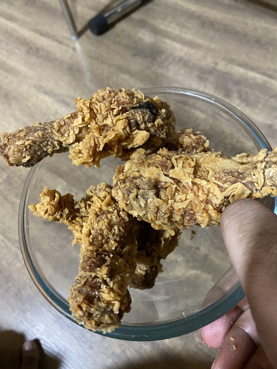 simaabsen's tweet photo. @KFC_India you have successfully achieved this level of quality in most of your #Mumbai stores. And the best part is the store doesn't even have a number to complain! Thanks for maintaining your great standards across the world and giving this to #India 

PS:- It stinks too! https://t.co/5Kjsb0zefk