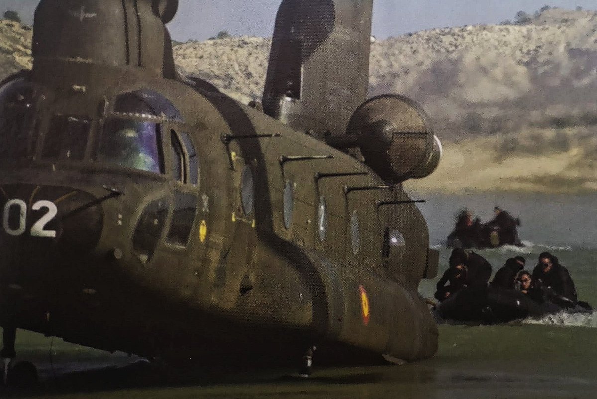 tacticalporn's tweet photo. Delta Queen exfiltration 😎🇪🇸

#OperacionesEspeciales #FAMET #MOE
#BoinasVerdes #Guerrilleros #SOF
#CH47 #Chinook #HT17 #BHELTRAV https://t.co/cM8M0HMncS