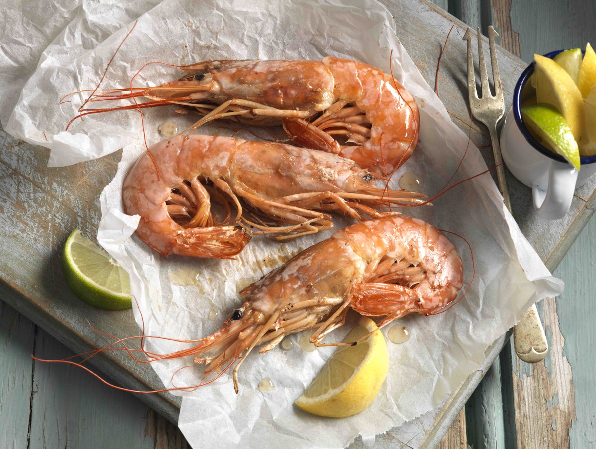 SykesSeafood's tweet photo. Head-on, shell-on king prawns... Perfect grilled on the BBQ. 🦐
​.
​.
​.
​#BBQfood #Foodinspo #lunch #dinner #foodie #foodpic #picoftheday #kingprawns #simplegood #yummy #frozenseafood #frozenisfresh #sykesseafood https://t.co/FDOzQdiCVS