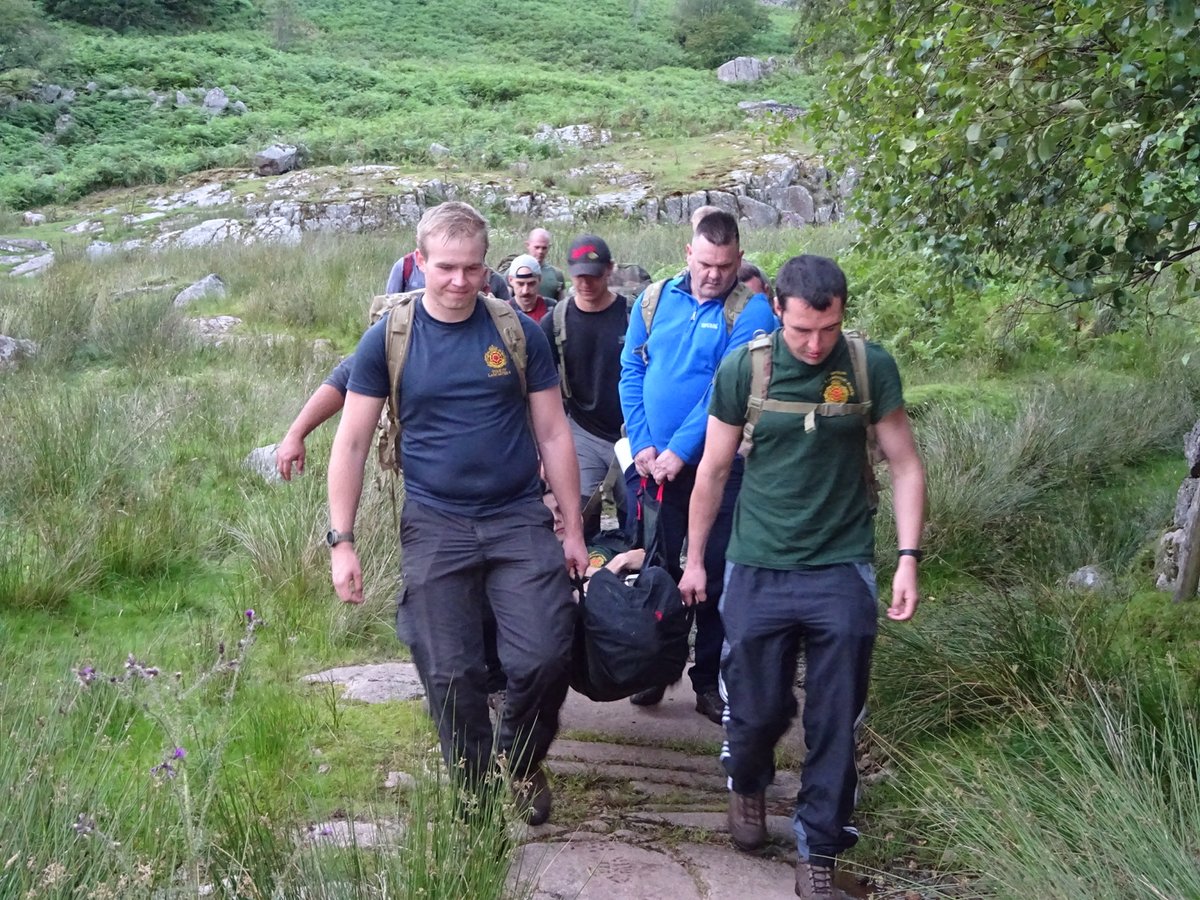 LANCS_REGT's tweet photo. 4LANCS Soldiers from C (Kohima) Coy have completed their Navigation training over the mountain terrain of West Cumbria.
The robust training inc point to point navigation and an introduction to the Prismatic Compass for the Jnr Kingsmen.

#LionsofEngland
#ArmyConfidence https://t.co/gTNCSXBtEt