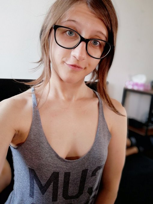 Come see these boobies :3 // https://t.co/nlSxQ18U0E https://t.co/VkI0YbhRfo